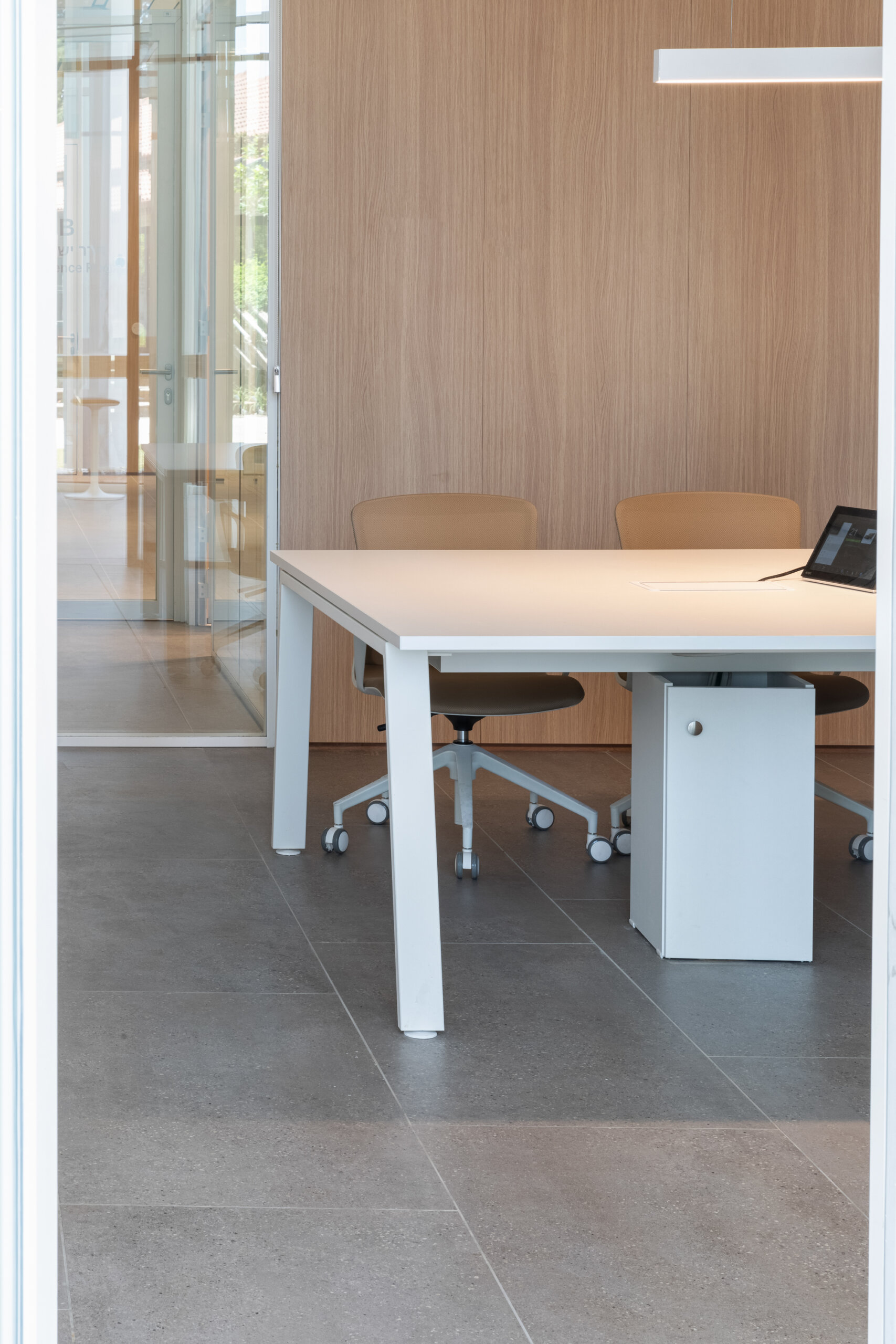 endow-meeting-table-raio-2.jpeg